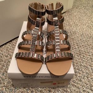 🦋 NWT STEVE MADDEN SANDALS